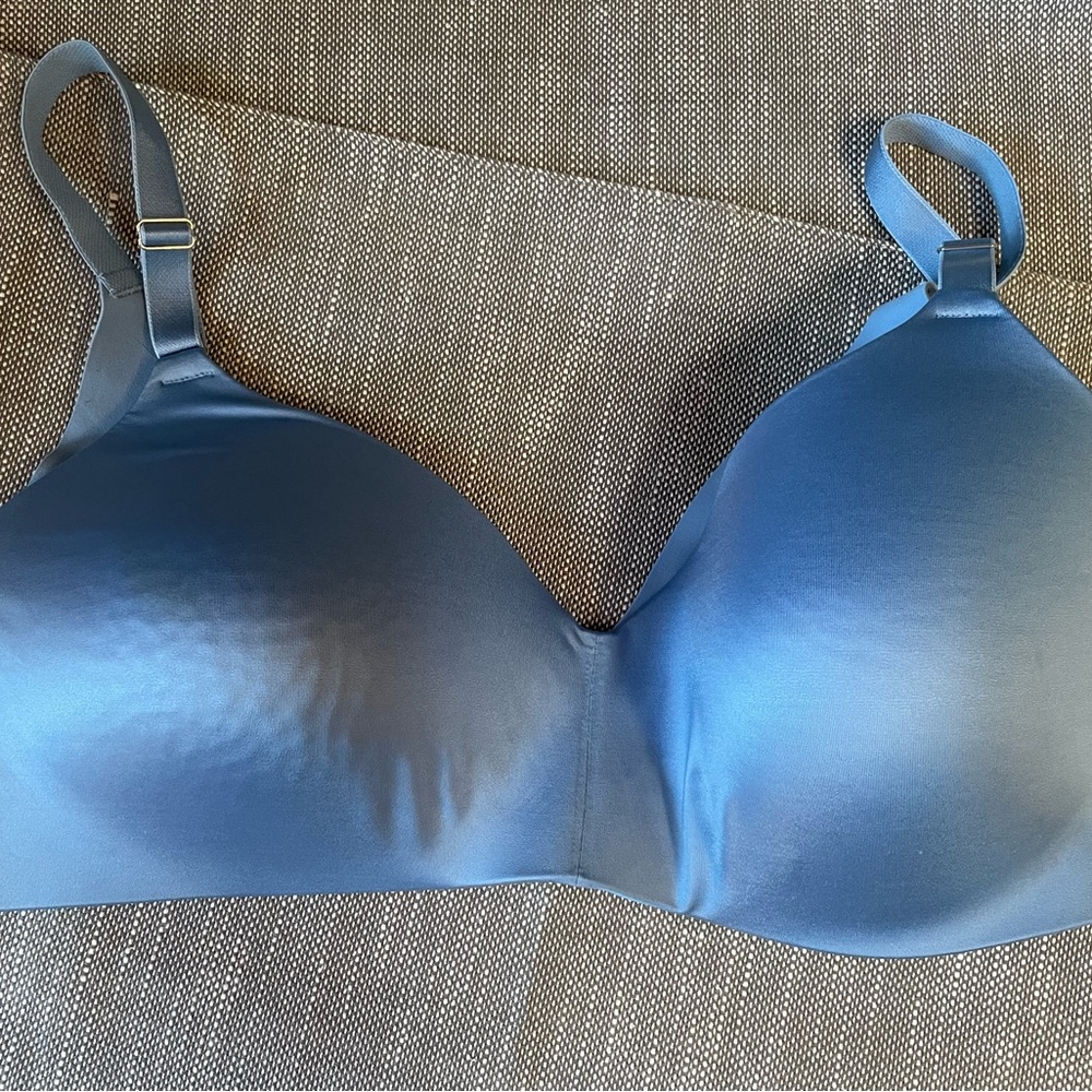 Soma vanishing back 40C light blue bra